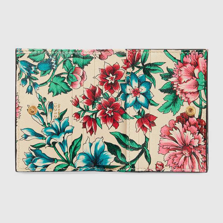 658244.AAB7O.8464.002.080.0000.Light Gucci Diana card case wallet